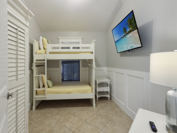 Six Bedroom Luxury Vacation Rental Anna Maria with Pool